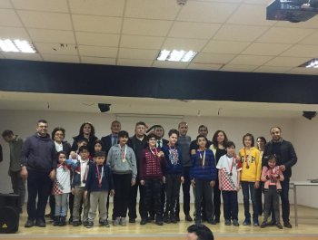 SUJE Okulları Satranç Turnuvasından FYAkademi'ye 10 madalya!