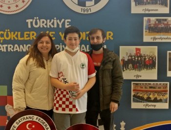 Türkiye Yıldızlar Şampiyonası  Şampiyonası 14 yaş genelde 3. ile eş puanla 4. olan Serdar Murat Yıldız